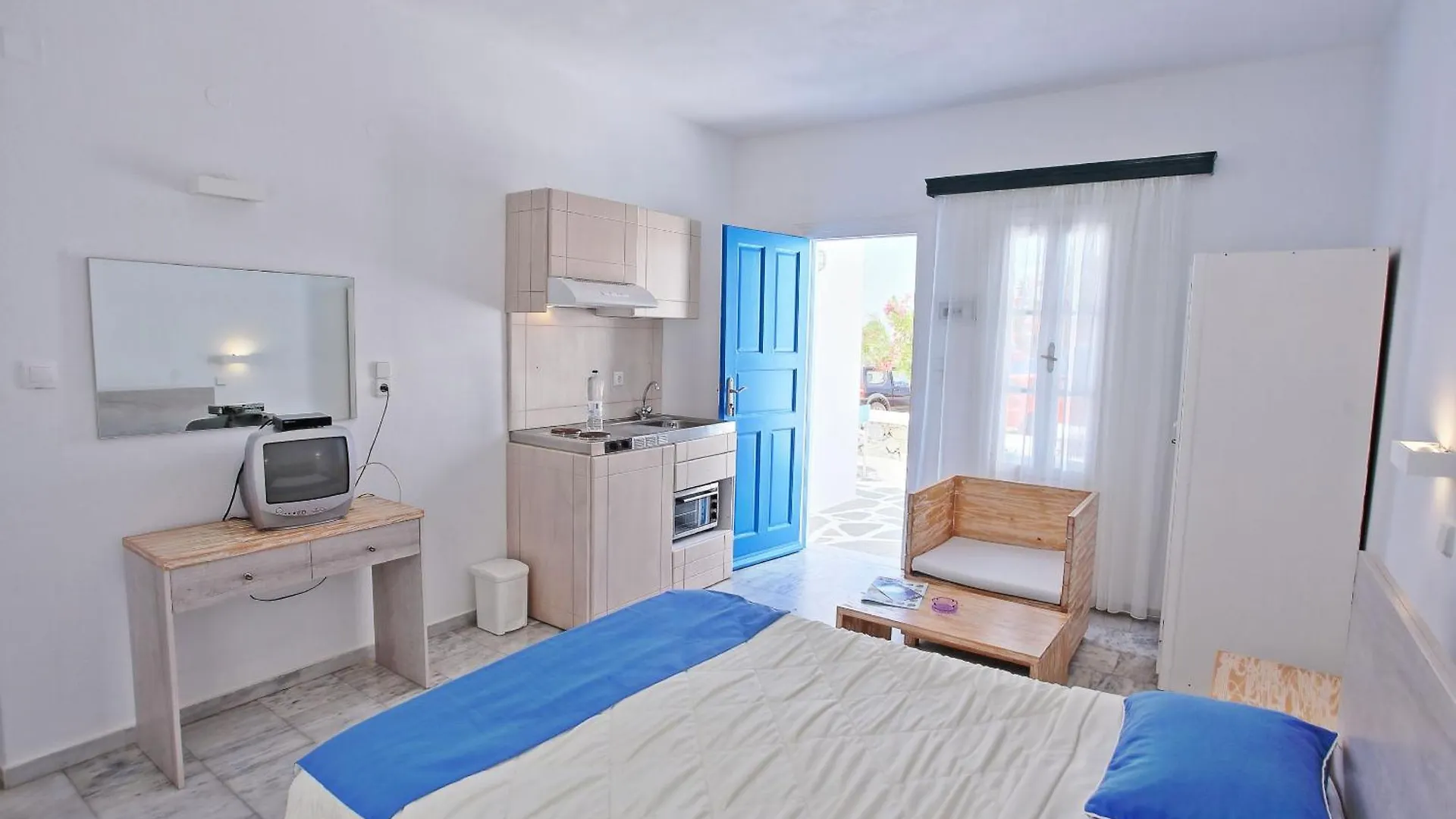 Maganos Apartments Paraga  Aparthotel
